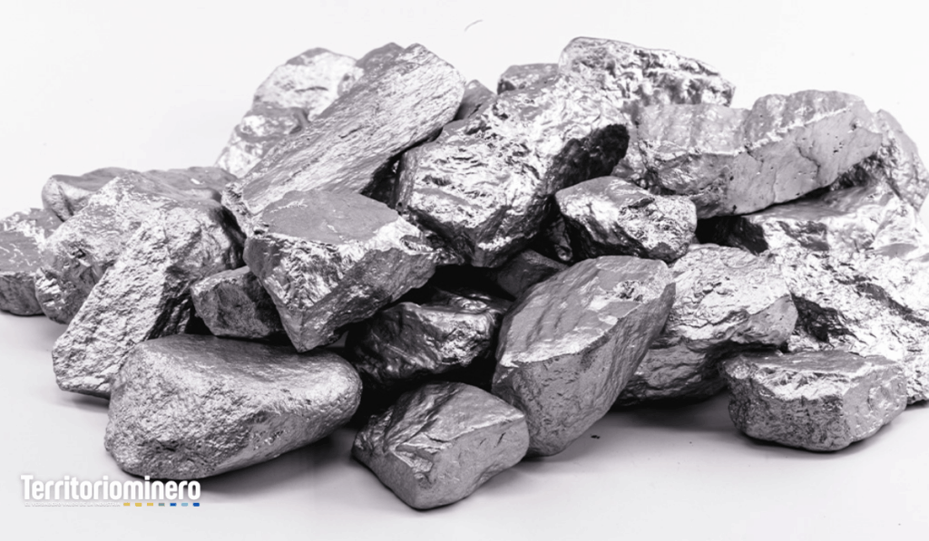 Molibdeno: Chile lidera producción de un metal clave para la tecnología global