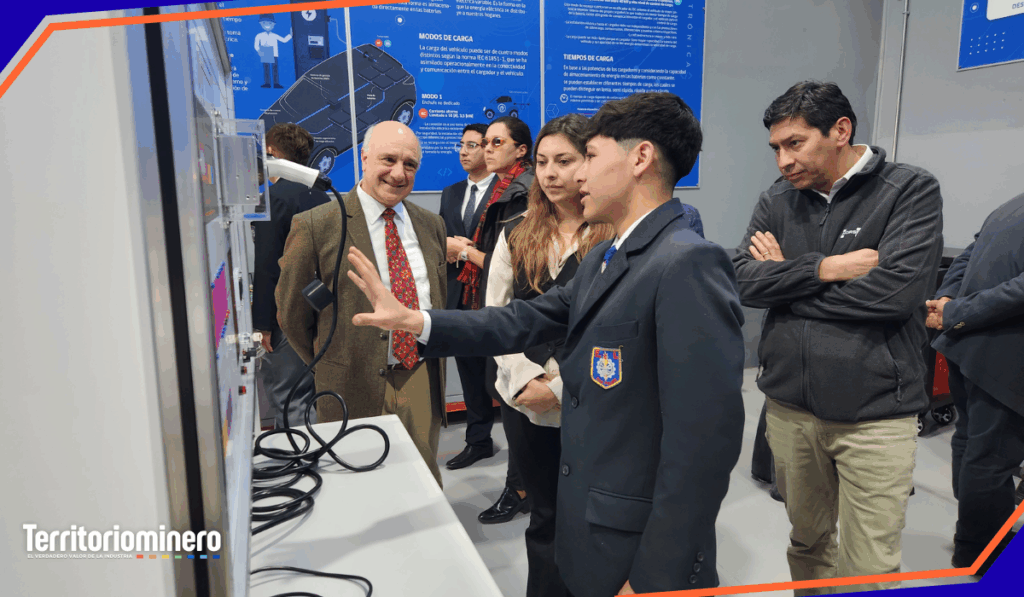 Liceo de San Felipe inaugura Centro de Tecnologías Móviles Híbridas