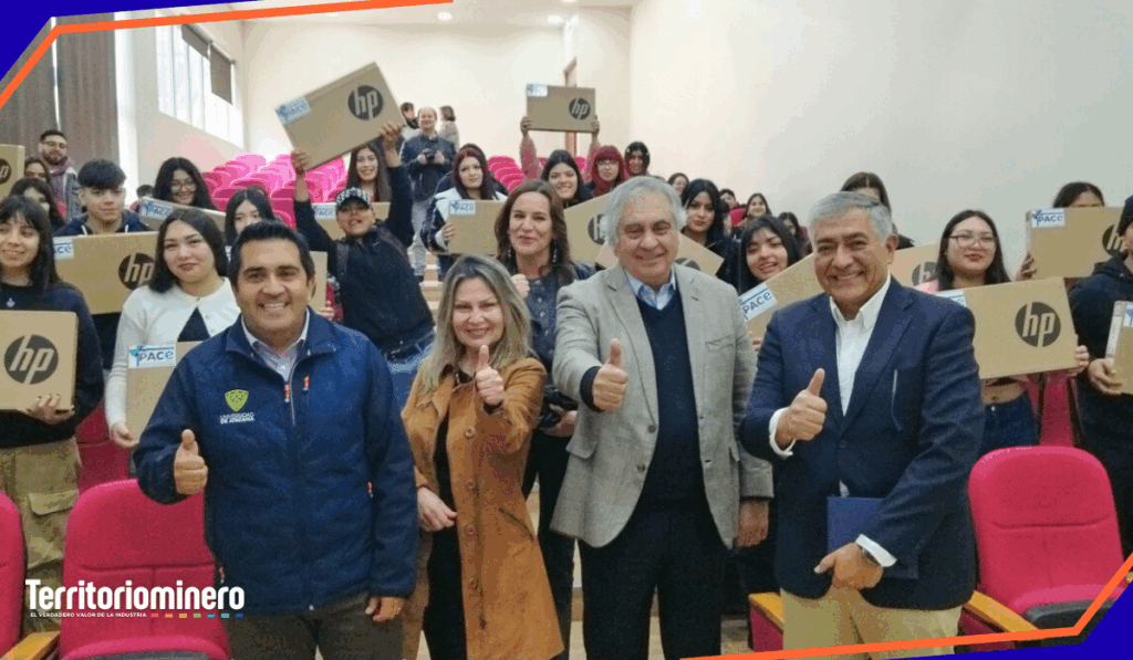 Lundin Mining entrega computadores a estudiantes PACE de la Universidad de Atacama