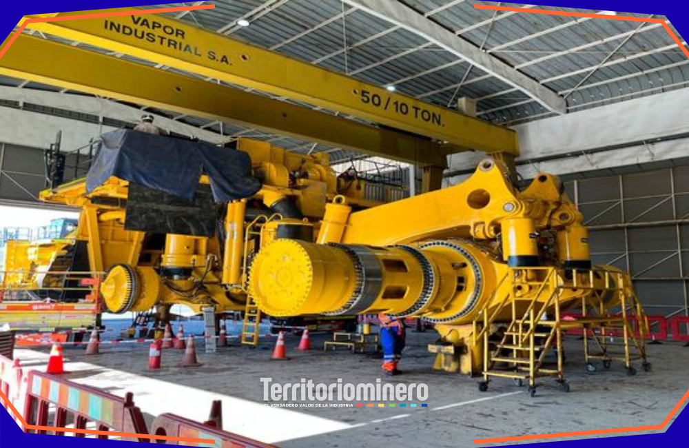 Minera Centinela prepara camiones autónomos para futuro rajo Encuentro Sulfuros Camiones autónomos ultra class de Komatsu siendo ensamblados para operar en el futuro rajo Encuentro Sulfuros de Minera Centinela.