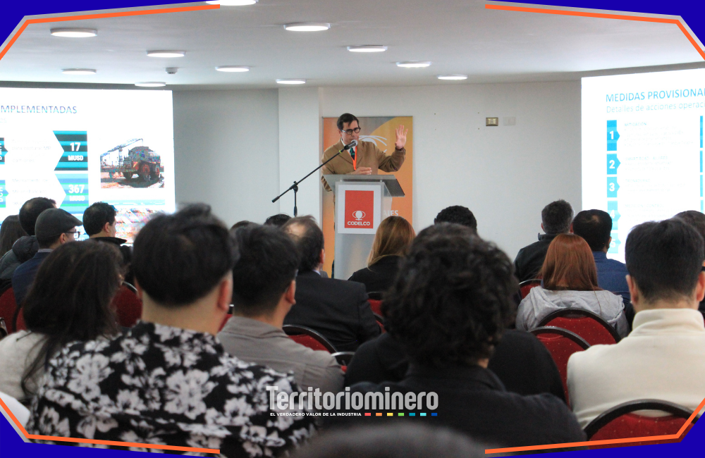 Ejecutivos de Codelco y representantes de Chuquicamata durante la Feria Intecmin 2025 en Calama, destacando innovación y sustentabilidad.