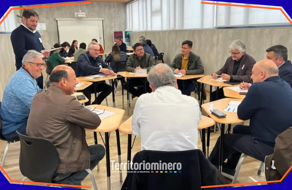Taller regional de la Estrategia Nacional de Minerales Críticos con autoridades, academia y gremios discutiendo desarrollo sostenible en Chile.