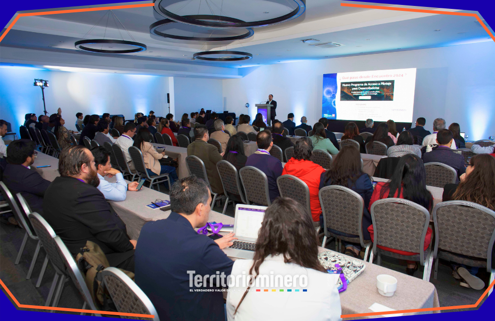 Autoridades y expertos en innovación minera durante el Encuentro Ecosistema CNP 2025 realizado en Antofagasta.