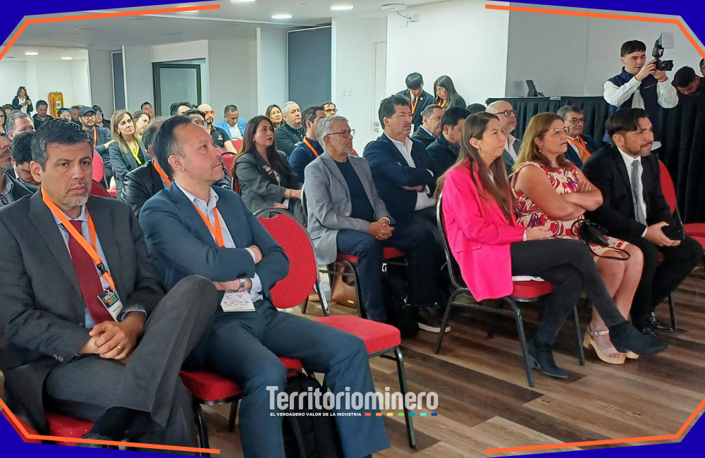 Mauricio Mazuela, gerente general de Hitachi Energy Chile, presenta soluciones para electrificación y digitalización de la minería en Calama.