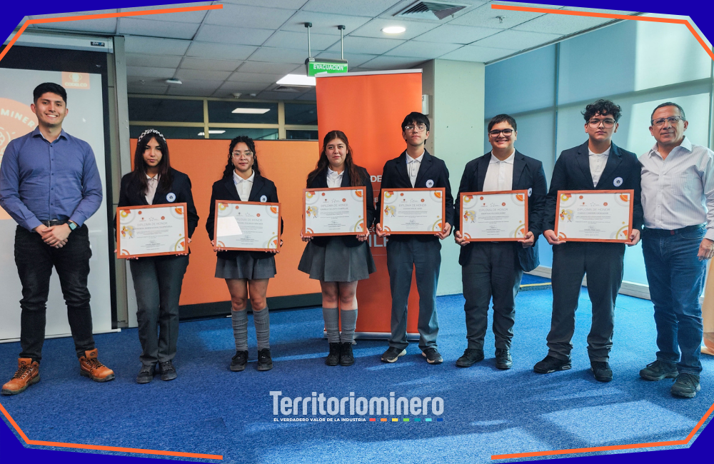 Estudiantes de Calama participan en talleres prácticos de minería 4.0 durante el programa Pensamiento Minero Codelco 2030.