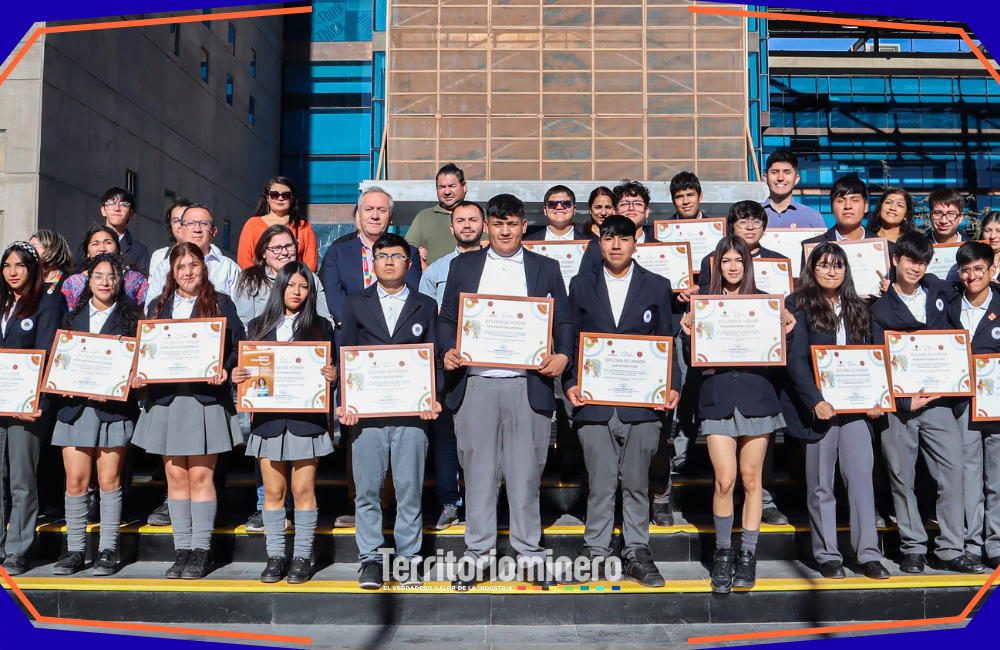 Jóvenes de Calama descubren vocaciones mineras con programa Pensamiento Minero de Codelco Estudiantes de Calama participan en talleres prácticos de minería 4.0 durante el programa Pensamiento Minero Codelco 2030.