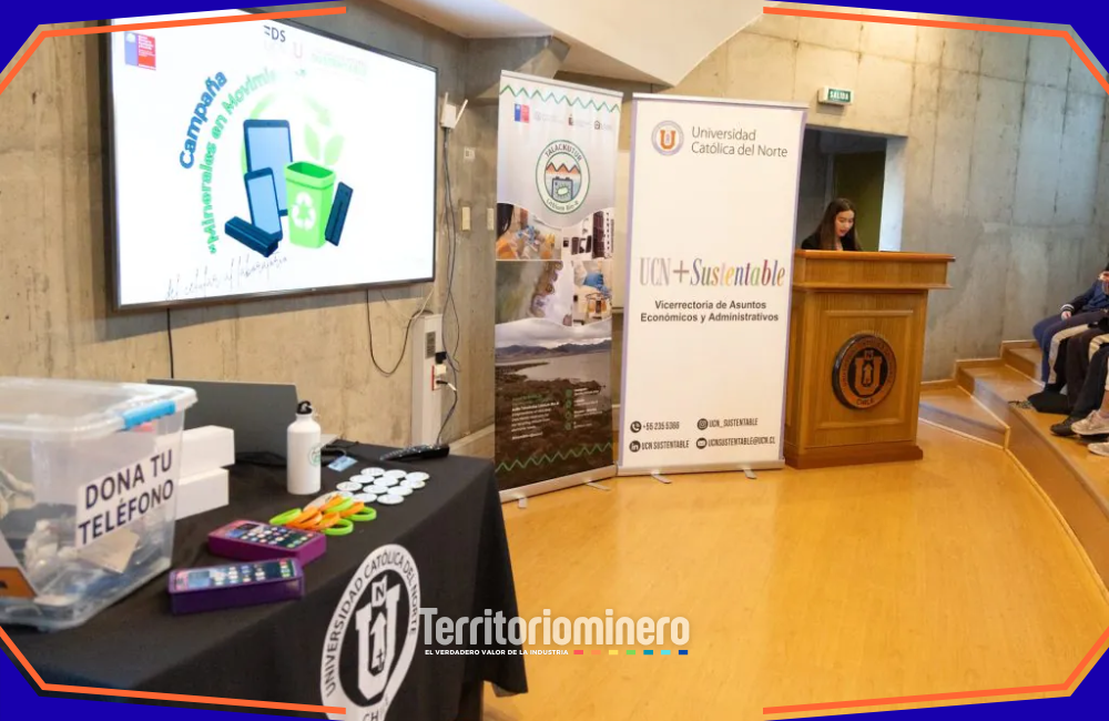 UCN impulsa recuperación de litio y cobalto desde residuos electrónicos en Antofagasta Investigadores de la UCN en Antofagasta recibiendo celulares y notebooks para recuperación de litio y cobalto.