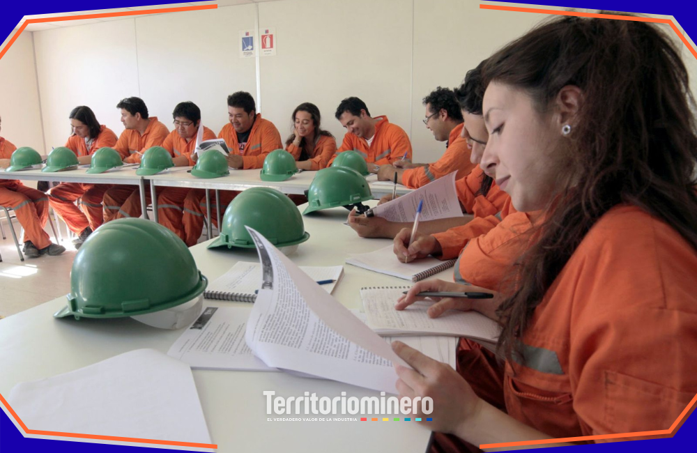 Ecosistema minero impulsa programas formativos para fortalecer vínculo entre minería y nuevas generaciones Jóvenes participando en iniciativas formativas impulsadas por el ecosistema minero en Chile.