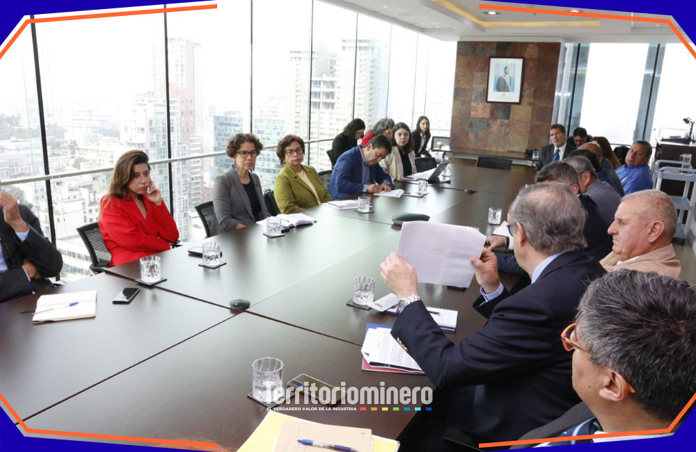 CORPROA pide diálogo y plazos razonables para aplicar la Ley SBAP en Atacama Autoridades y representantes de CORPROA reunidos en Atacama para abordar la implementación de la Ley SBAP