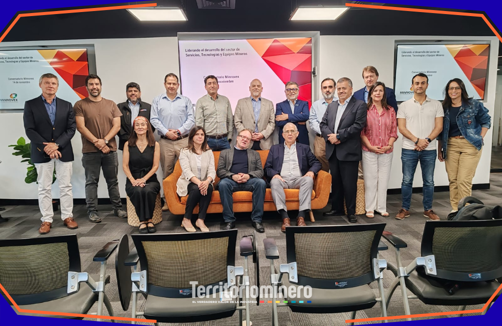 Minnovex: proveedores chilenos analizan oportunidades de negocios mineros en México Exposición de Diego Hernández ante socios de Minnovex sobre oportunidades mineras en México