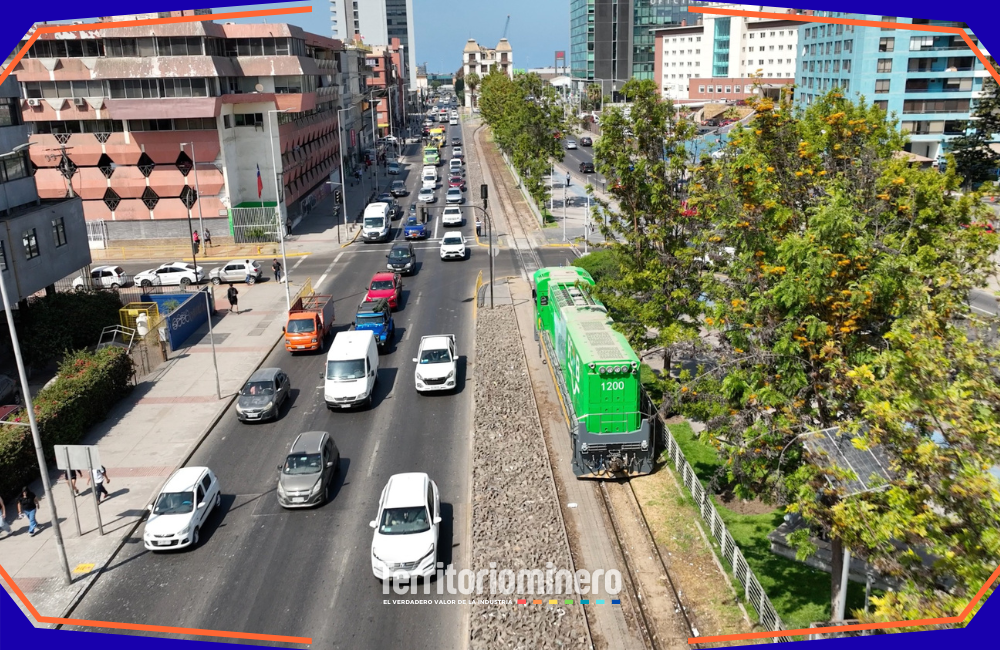 FCAB concreta primer viaje ferroviario con hidrógeno verde en Latinoamérica Locomotora de FCAB realizando su primer viaje impulsado por hidrógeno verde en Antofagasta.