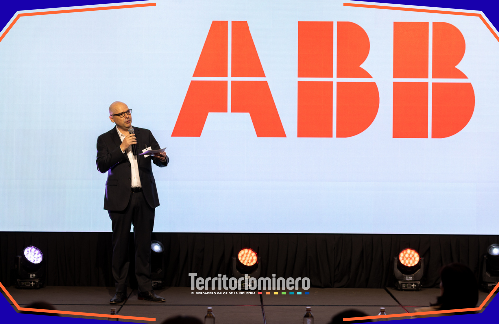 Ejecutivos de ABB Chile presentan innovaciones tecnológicas en electrificación y digitalización durante el Summit 2025