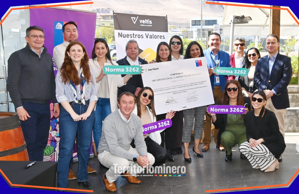 “Directora de Personas y Culturas de Veltis, Karen Gutiérrez, durante la certificación NCh 3262 en Santiago.”