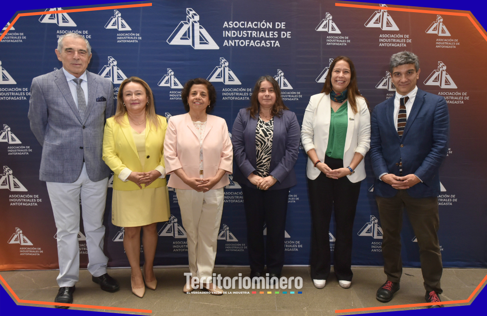EXPONOR y Colbún sellan alianza para medir y neutralizar la huella de carbono en la exhibición Representantes de Exponor y Colbún avanzan en medición de emisiones para 2026