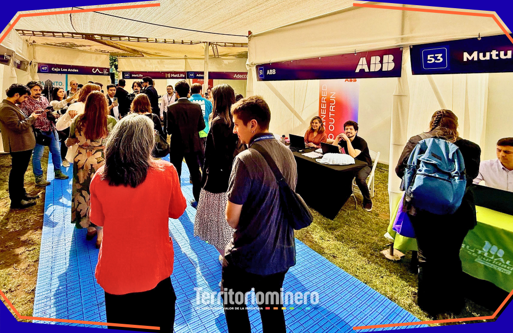 ABB participa en feria para impulsar empleo inclusivo en Providencia Stand de ABB en Chile durante la Feria de Inclusión Laboral de Providencia.