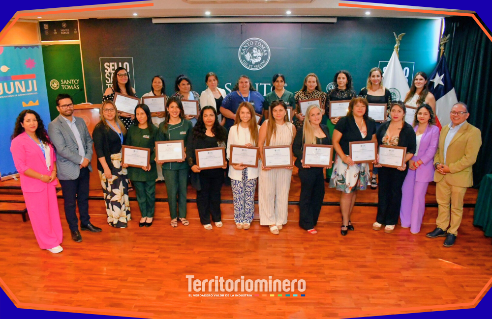 Santo Tomás, Collahuasi y JUNJI fortalecen formación en autismo en Tarapacá Ceremonia de certificación de profesionales en diplomado sobre espectro autista en Santo Tomás Iquique.