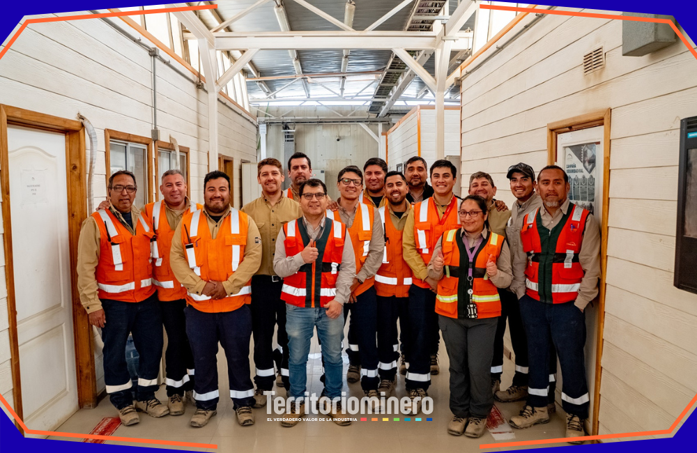 Correas portables de Lomas Bayas operando con nuevos PLC de última generación durante proceso de modernización tecnológica.