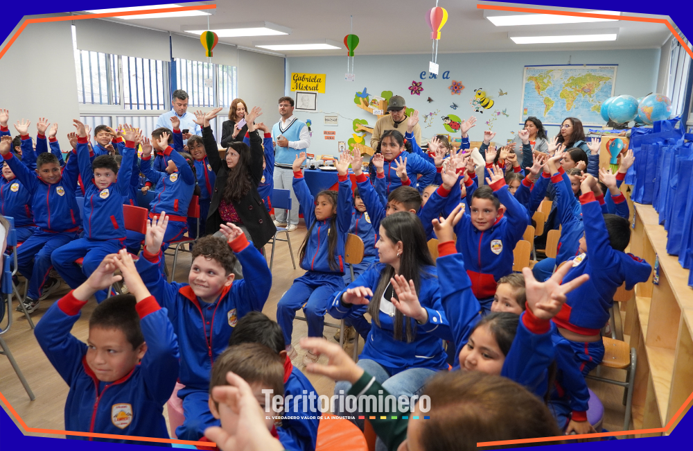 Libros infantiles Las Aventuras de Maite y Gaspar utilizados por estudiantes en actividades de lectura sobre minería.