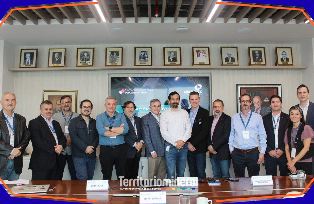 Delegación de Minnovex en reuniones técnicas con compañías mineras de Perú durante gira 2025.