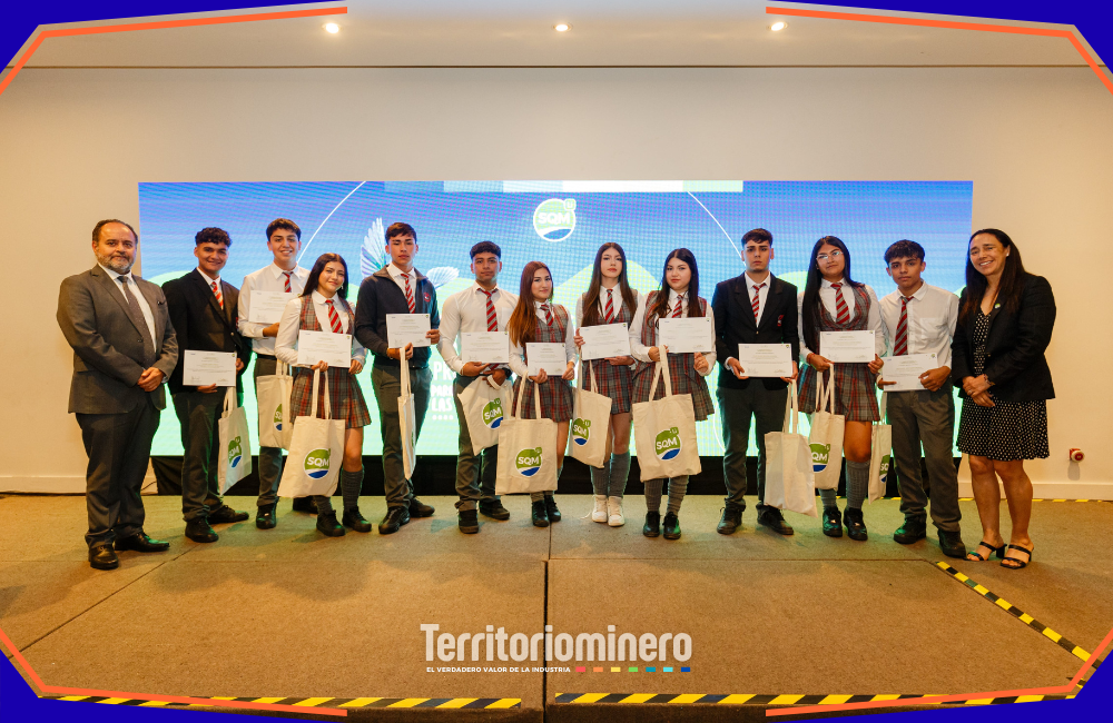 Participantes del Programa de Formación Técnica 2025 de SQM Litio durante la ceremonia de cierre en Antofagasta.