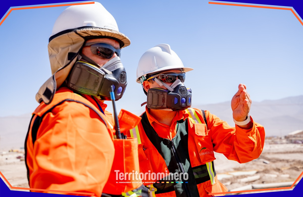 Trabajos de mantención en piscinas operacionales de Compañía Minera Lomas Bayas en la Región de Antofagasta.