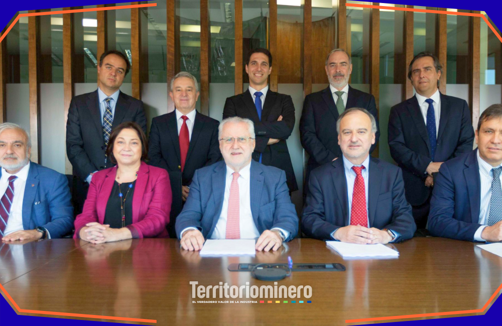 Nace NovaAndino Litio tras fusión de filiales de Codelco y SQM Autoridades de Codelco y SQM en anuncio de la creación de Nova Andino Litio SpA.