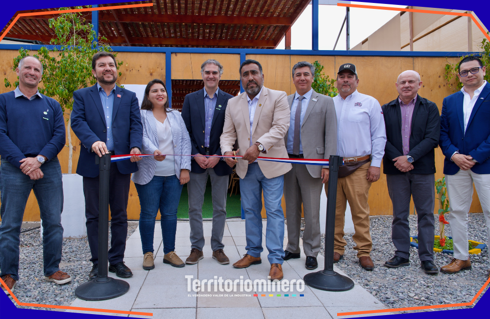 SQM inaugura pionero centro para proveedores locales en Pozo Almonte Inauguración de la primera Oficina de Proveedores Locales en Pozo Almonte con autoridades y proveedores locales.