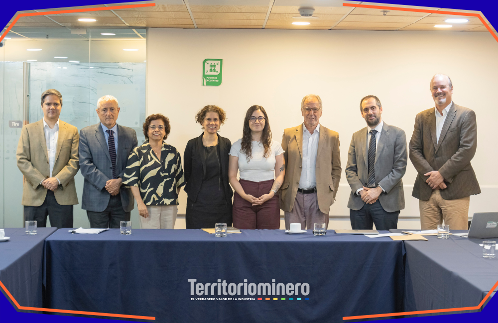 Comité de Desarrollo Productivo Sostenible anuncia nuevos Centros Tecnológicos en regiones Sesión del Comité de Ministras y Ministros para el Desarrollo Productivo Sostenible revisando avances y nuevas inversiones en Centros Tecnológicos regionales.