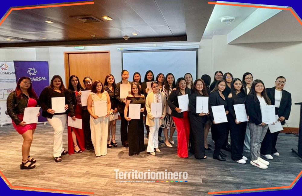 Creciendo Juntas 2025: Mujeres de Calama y Antofagasta egresan de programa formativo de Veltis Latam Graduadas del programa Creciendo Juntas 2025 de Veltis Latam durante la ceremonia de cierre en Antofagasta.