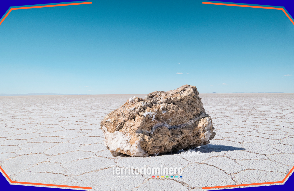 Novandino ajusta su operación en Atacama tras exigente aprobación ambiental Vista aérea del Salar de Atacama y de salares del Triángulo del Litio en Sudamérica, territorios clave para la producción global de litio.