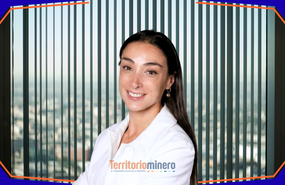 Carolina Leiva liderará área minera de Ecológica con foco en residuos industriales y economía circular Carolina Leiva, nueva Gerente de Minería de Ecológica, impulsará soluciones de economía circular y gestión de residuos en la industria minera. Redes sociales LinkedIn Nuevo liderazgo en sostenibilidad minera. Ecológica nombró a Carolina Leiva como Gerente de Minería, quien liderará la estrategia de la compañía para integrar economía circular y gestión eficiente de residuos industriales en la industria minera. Con más de 13 años de experiencia en el sector, la ejecutiva buscará transformar la gestión de residuos en procesos trazables que generen valor para la operación. Lee la nota completa en www.poderyliderazgo.cl #Minería #EconomíaCircular #Sostenibilidad #Industria #Liderazgo Facebook Ecológica anunció el nombramiento de Carolina Leiva como Gerente de Minería. La ingeniera ambiental liderará el desarrollo de soluciones de economía circular y gestión de residuos industriales aplicadas a la operación minera. Revisa la nota completa en www.poderyliderazgo.cl #Minería #Sostenibilidad #EconomíaCircular #Industria Si quieres, puedo también prepararte una segunda versión más potente para tráfico, porque estas notas de nombramientos suben mucho más en Google si se conectan con tendencias como minería sostenible, circularidad o cumplimiento ambiental.