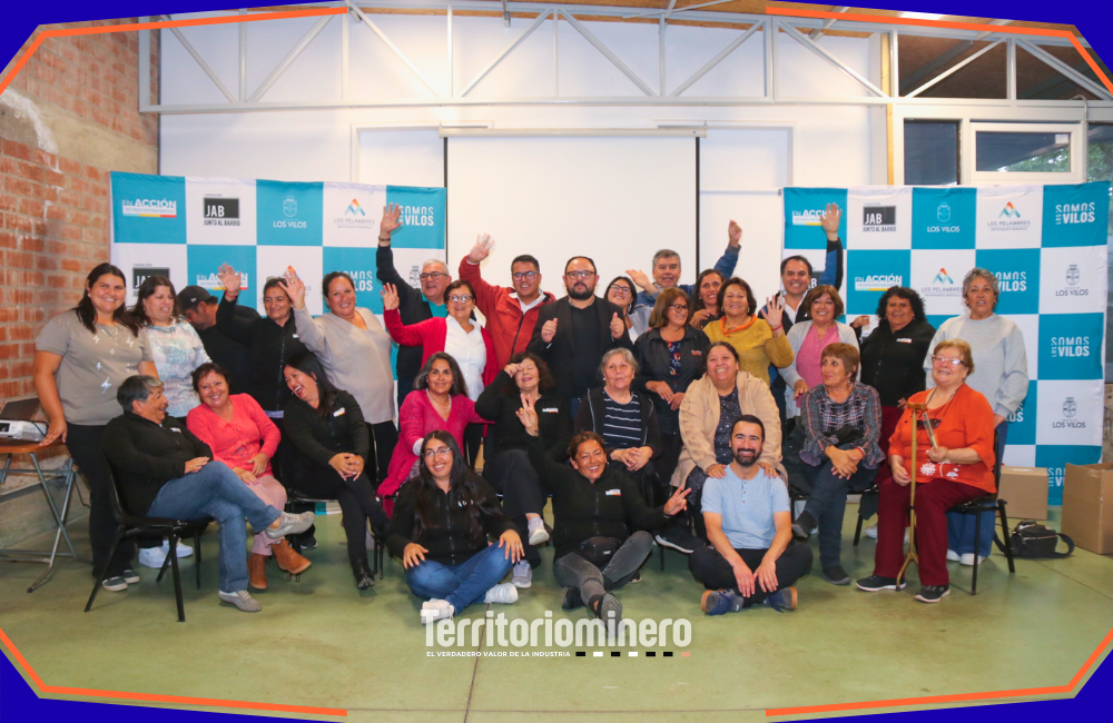 Los Vilos consolida una nueva generación de líderes comunitarios Dirigentes vecinales de Los Vilos participando en programa de formación comunitaria impulsado por Minera Los Pelambres