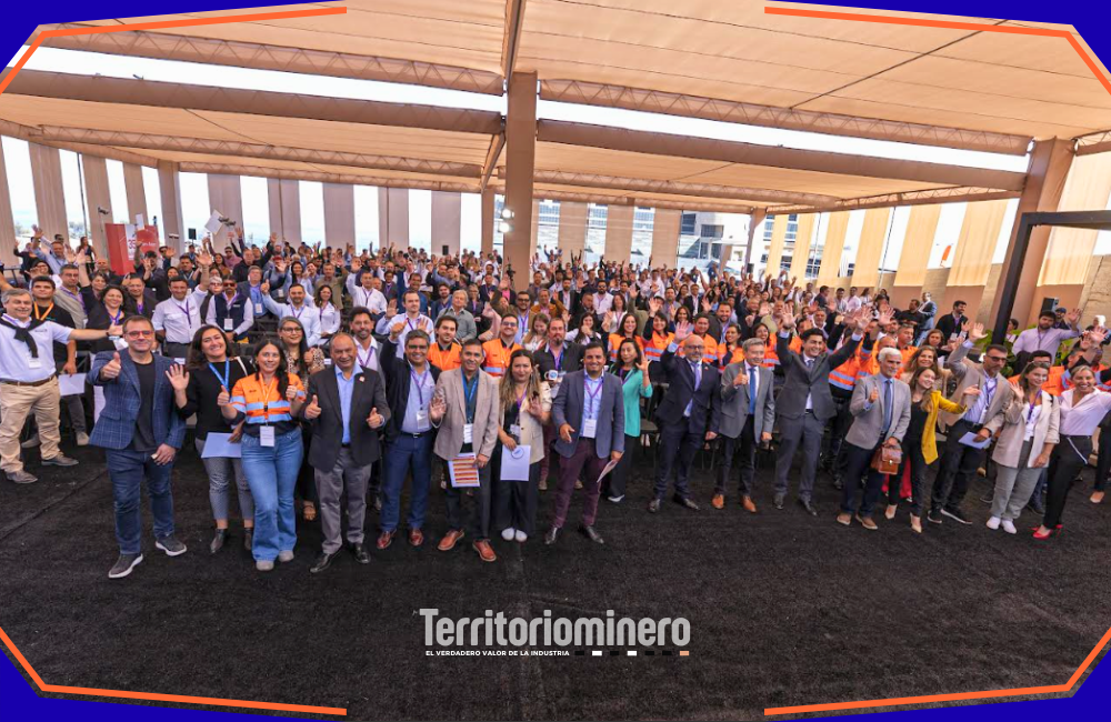 Escondida BHP activa convocatoria global para resolver 21 desafíos operacionales con startups y proveedores Operación minera de Escondida BHP en Antofagasta con equipos de extracción y camiones en faena a gran escala
