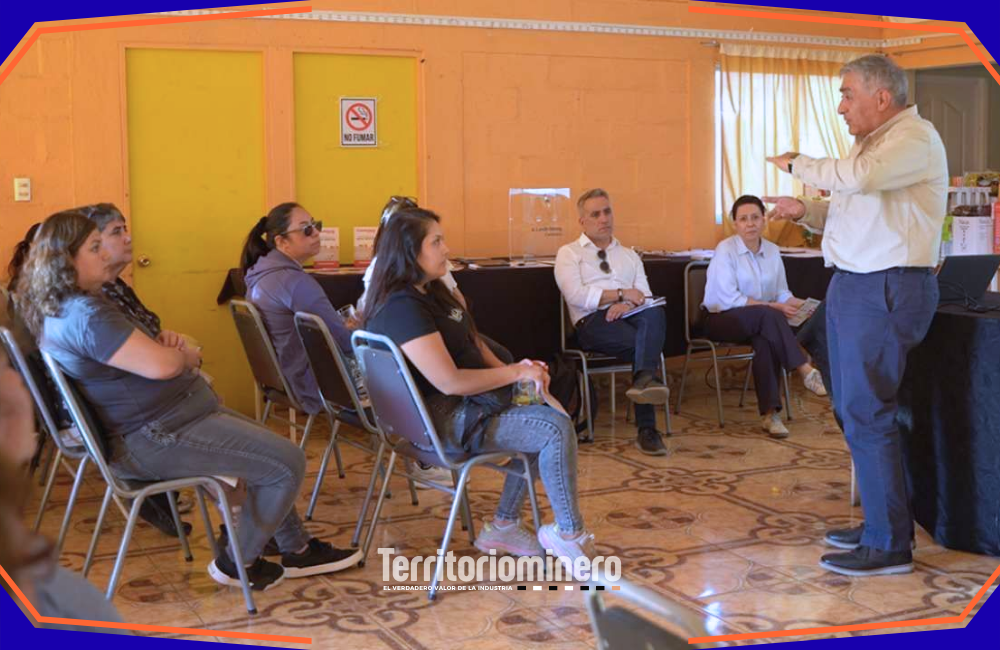 Minera Candelaria activa ciclo de encuentros comunitarios con más de 150 vecinos en Atacama Vecinos participan en encuentro comunitario con Minera Candelaria en Tierra Amarilla