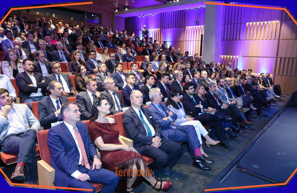 ENGIE conmemora una década de transformación energética impulsando descarbonización y estabilidad del sistema eléctrico Ejecutivos y autoridades en conmemoración de ENGIE Chile por 10 años de transformación energética y avances en descarbonización.