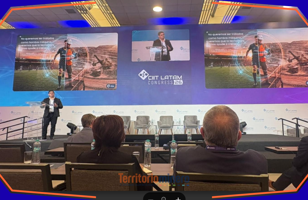 Inteligencia artificial en minería: Indimin expone mejoras en productividad y seguridad en CIIT Latam 2026 Ejecutivo de Indimin presentando soluciones de inteligencia artificial aplicadas a minería en CIIT Latam Congress 2026 en Lima.