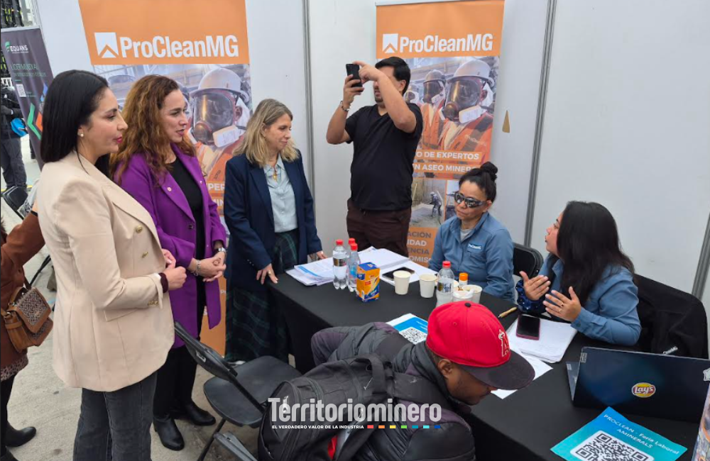 Feria laboral de Antofagasta Minerals reúne postulantes regionales para acceder a empleos mineros y asesorías laborales.