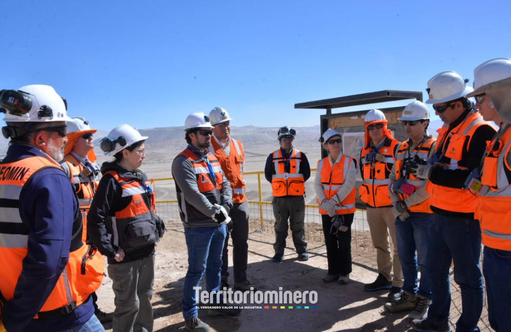 Talabre bajo revisión: Sernageomin constata estándares de seguridad en depósito de relaves de Codelco Autoridades técnicas inspeccionan el depósito de relaves Talabre de Codelco durante visita de Sernageomin en Calama.