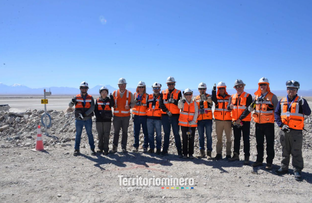 Autoridades técnicas inspeccionan el depósito de relaves Talabre de Codelco durante visita de Sernageomin en Calama.