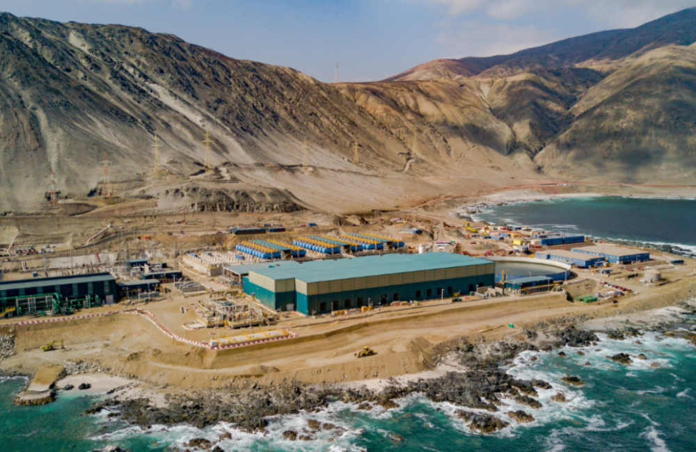Minería chilena usa 4% del agua continental y acelera transición hídrica Operación minera e infraestructura hídrica asociada al uso de agua de mar, recirculación y reúso.