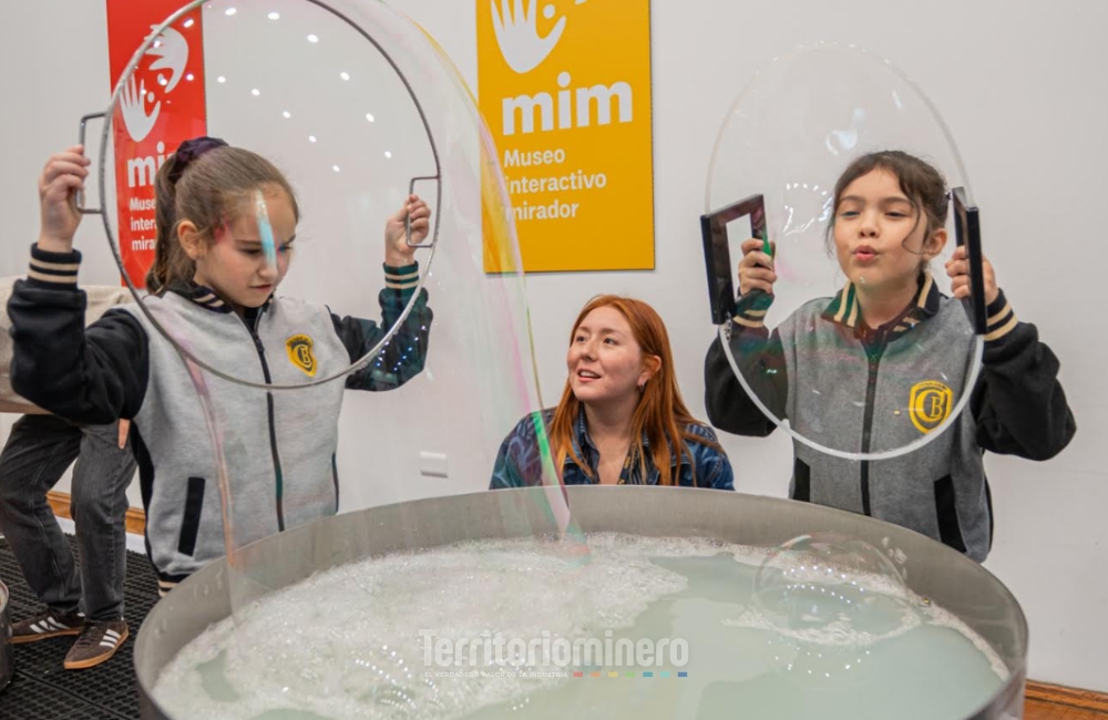 MIM reúne 23 mil visitantes y marca hito cultural en Sala Arte de Collahuasi Estudiantes y familias visitan la muestra El Despertar de los Sentidos del MIM en la Sala de Arte Casa Collahuasi de Iquique.