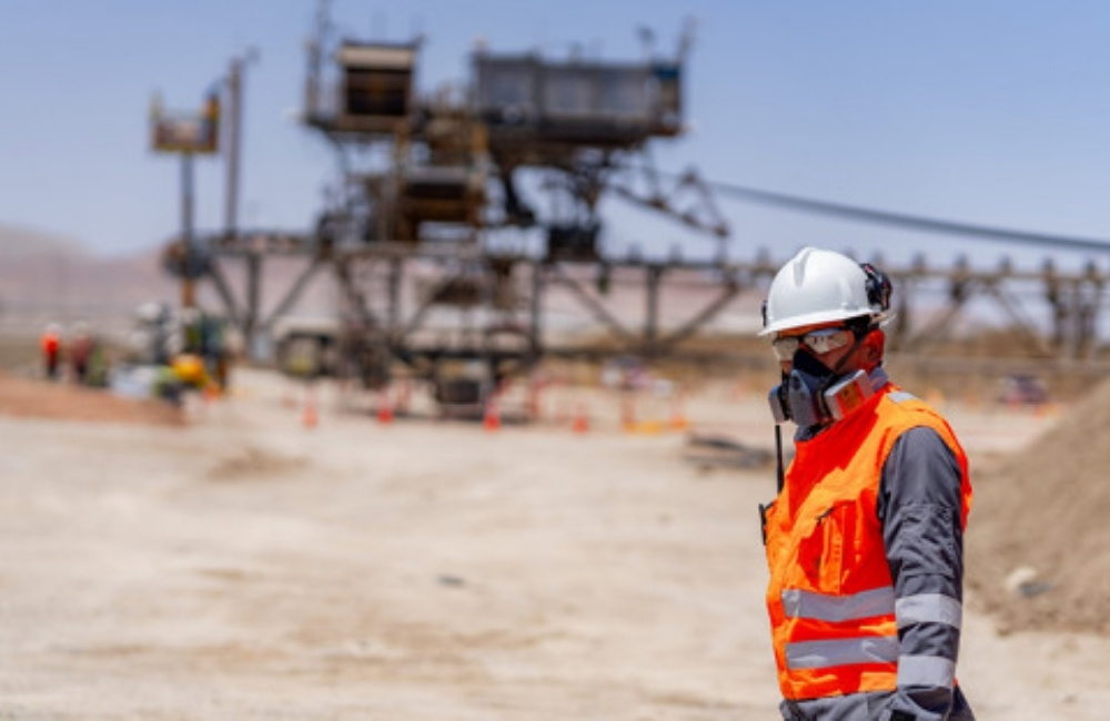 Codelco abre vacantes en operaciones, mantenimiento y gestión minera Codelco mantiene vacantes vigentes en operaciones, mantenimiento, geotecnia, finanzas y gestión minera en distintas regiones del país.