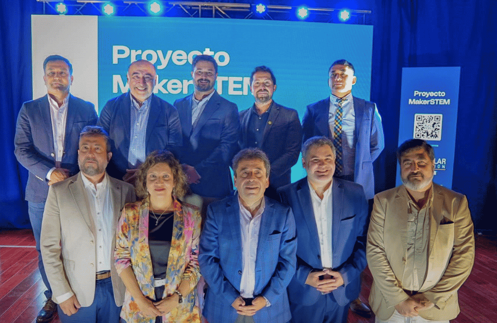 MakerSTEM lleva robótica y nuevas tecnologías a estudiantes de Atacama MakerSTEM busca incorporar robótica, programación, prototipado y realidad aumentada en la formación de estudiantes del Liceo Fernando Ariztía Ruiz de Paipote.