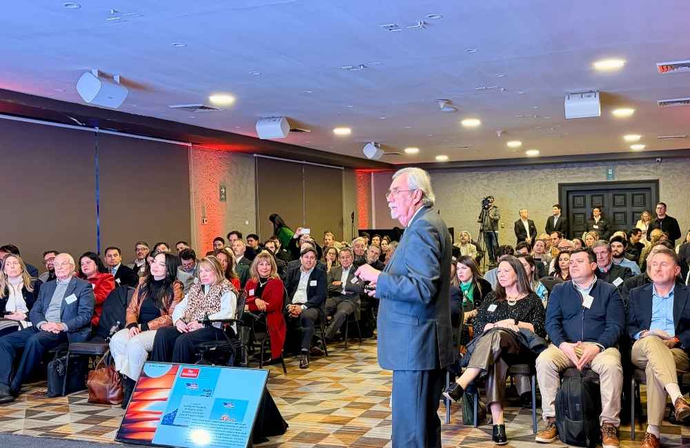 Proveedores entran al centro de la estrategia minera chilena APRIMIN abordó el papel de las empresas proveedoras frente a los nuevos desafíos geopolíticos, territoriales y operacionales de la minería.