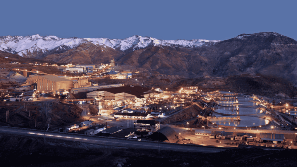 Codelco produce 11% menos, pero EBITDA sube 68% por mayor precio del cobre La estatal produjo 564 mil toneladas de cobre propio durante el primer semestre y registró mayores costos.