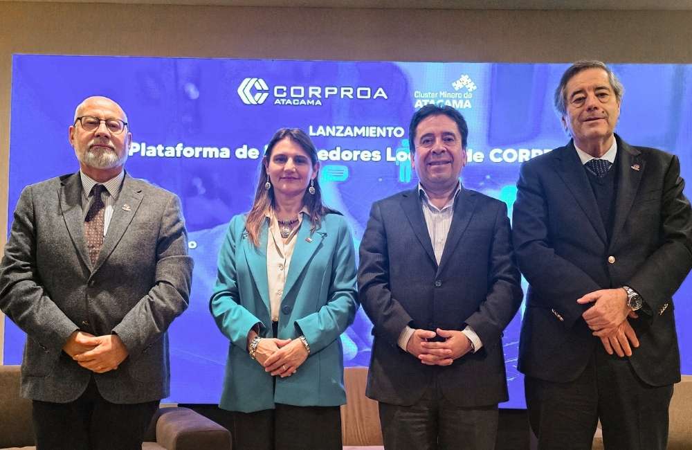 CORPROA lanza plataforma para conectar proveedores de Atacama con 17 empresas mineras Representantes de CORPROA, autoridades y proveedores durante lanzamiento de plataforma para empresas mineras de Atacama.