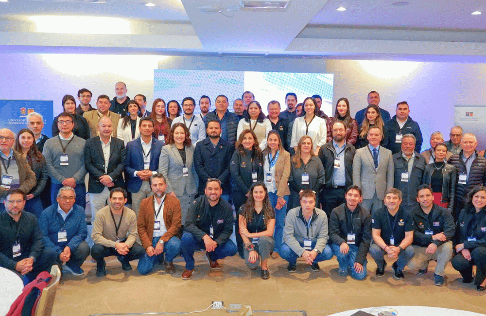 Tantay Atacama acelera soluciones para desafíos reales de la minería Participantes de Tantay Atacama trabajan en soluciones para desafíos de la minería regional.