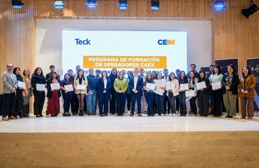 Teck Quebrada Blanca fortalece talento local en Tarapacá con formación de operadores CAEX Participantes del programa de formación de operadores CAEX impulsado por Teck Quebrada Blanca y CEIM en Tarapacá.