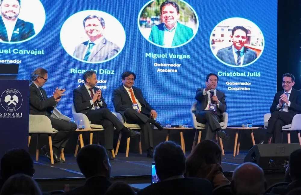 El desafío territorial de la minería: gobernadores ponen foco en infraestructura y empleo Gobernadores regionales durante la Cumbre de la Minería SONAMI 2026 realizada en Santiago.
