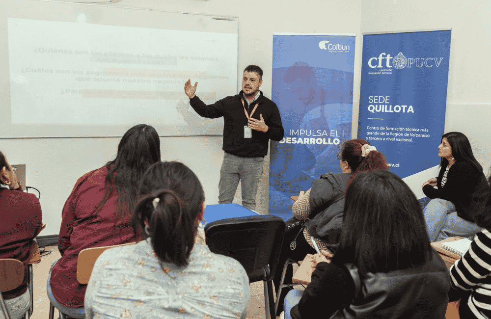Colbún cumple 15 años impulsando emprendimientos locales en seis regiones de Chile Emprendedores participantes del programa Energía para Emprendedores de Colbún.